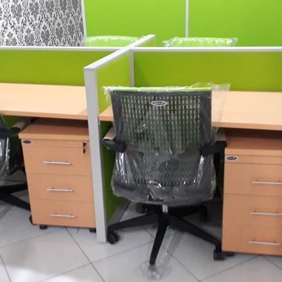Custom Meja Kantor Meja Kerja Partisi Indachi