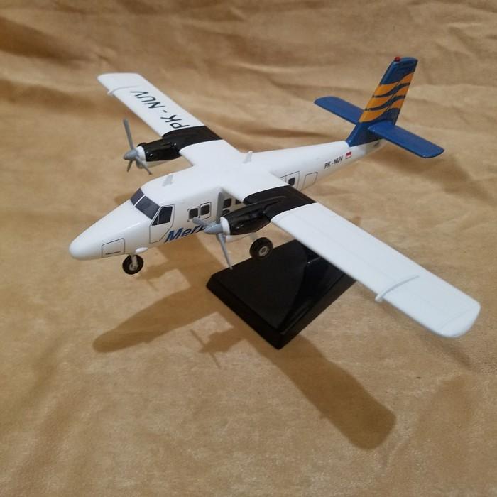 Miniatur Pesawat Merpati