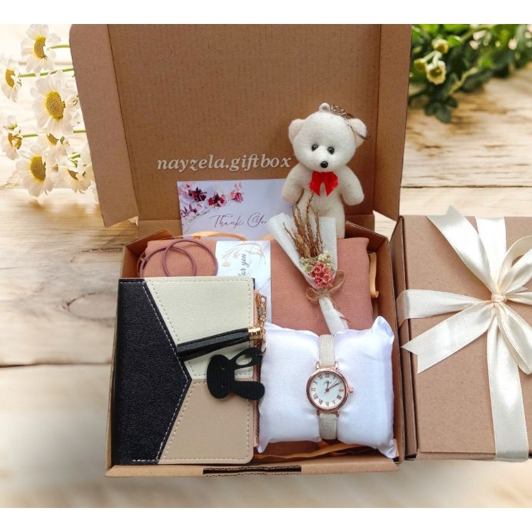 

Promo.. kado ulang tahun cewek hampers box aesthetic kado wisuda / hampers cewek murah DJI