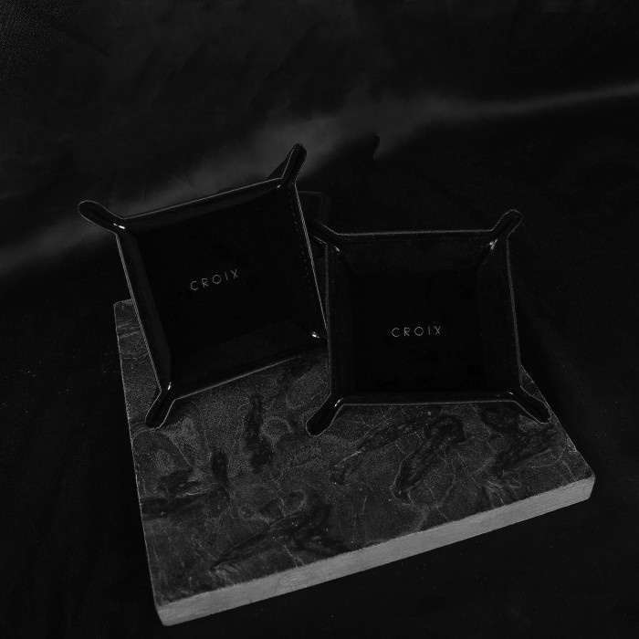 

Terlaris Croix Suede Tray