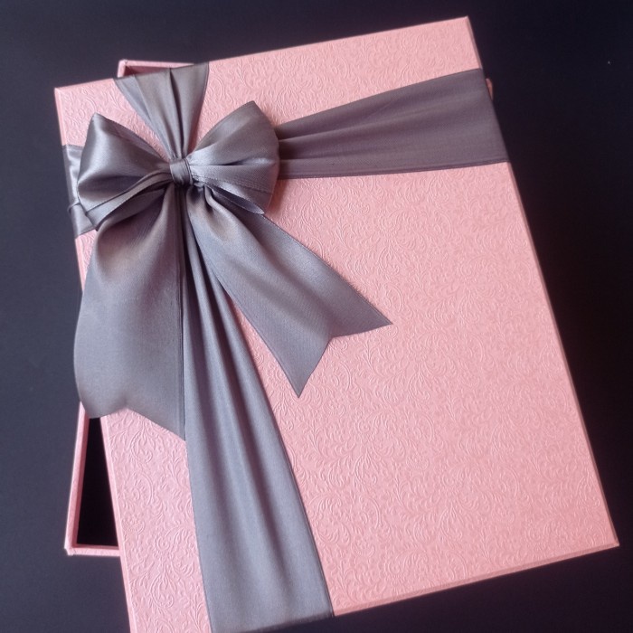 

Terlaris Kotak Kado/Gift Box Ukuran 45X35X15