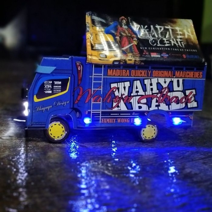 MUST HAVE MAINAN MINIATUR TRUK FUSO GIGA KAYU TEBAL VARIASI LAMPU TERPAL STIKER TERMURAH