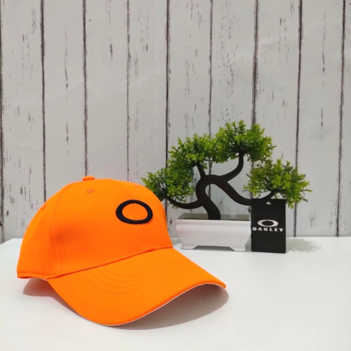 TERLARIS" topi golf import Oakley