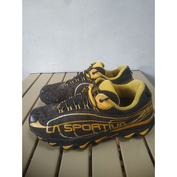 sepatu lasportiva