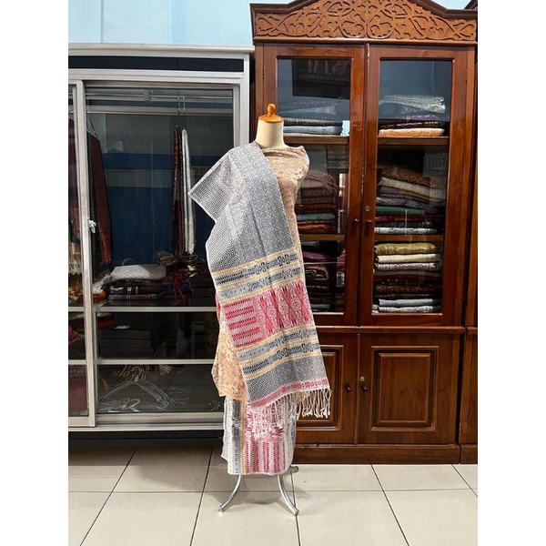 TUMTUMAN DASAR HITAM TUMPAL MERAH