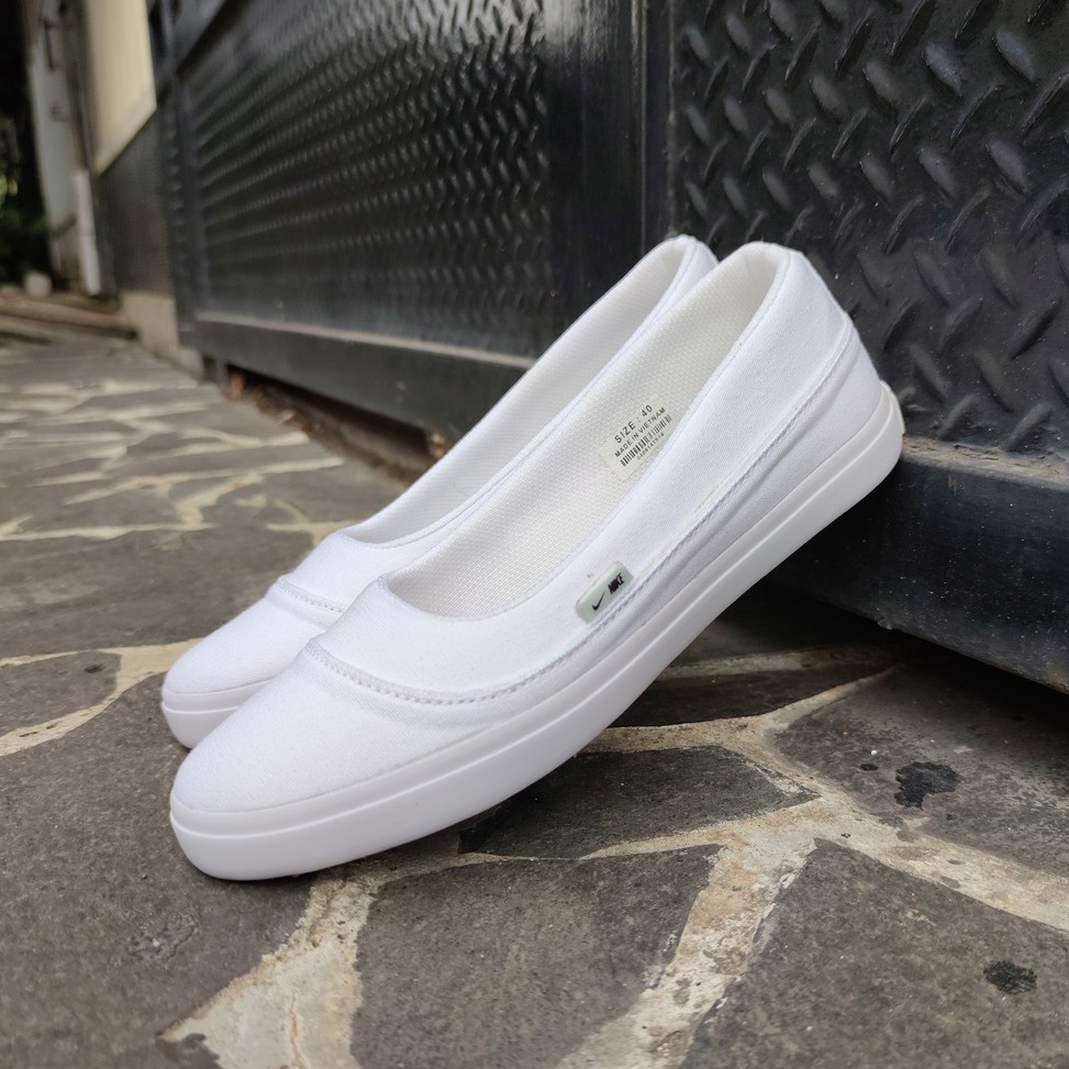 STOK TERBATAS. SEPATU WANITA SLIP ON  05 PUTIH POLOS.SEPATU SLIP ON TERBARU TERLARIS