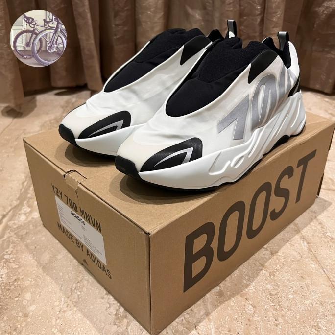 Sepatu Sneakers Yeezy 700 Mnvn Size Us11,5 Uk11 Molleandro
