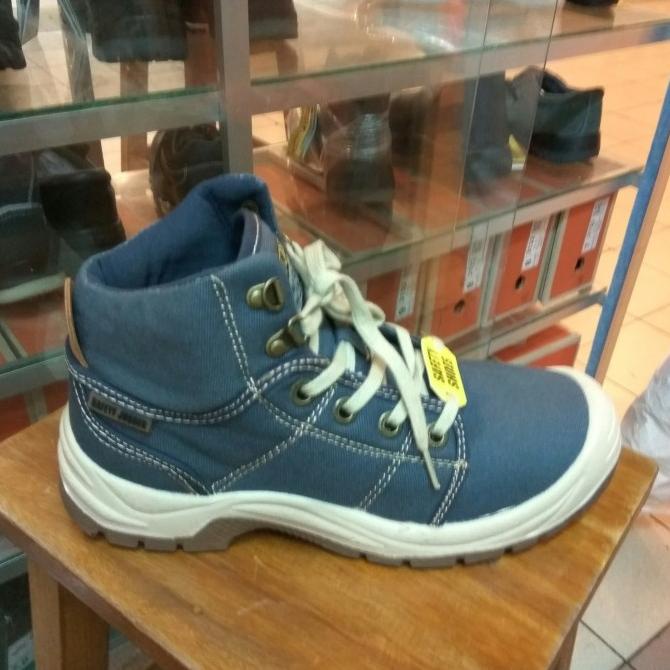 Sepatu Safety Jogger desert Biru