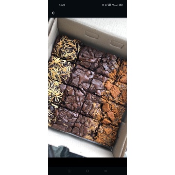 

Fudgy Brownies panggang size Large 22x22 mix topping