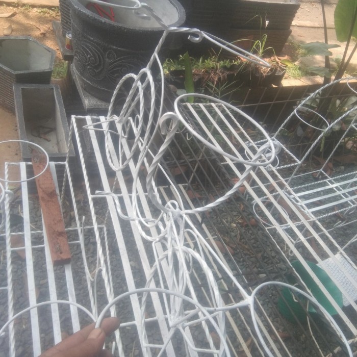 Rak Pot Bunga Besi Model Sepeda