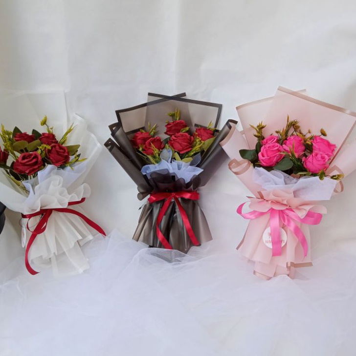 YXCS9955 Bagus  buket bunga mawar merah / buket bunga rose / buket kado wisuda / kado ultah / buket 