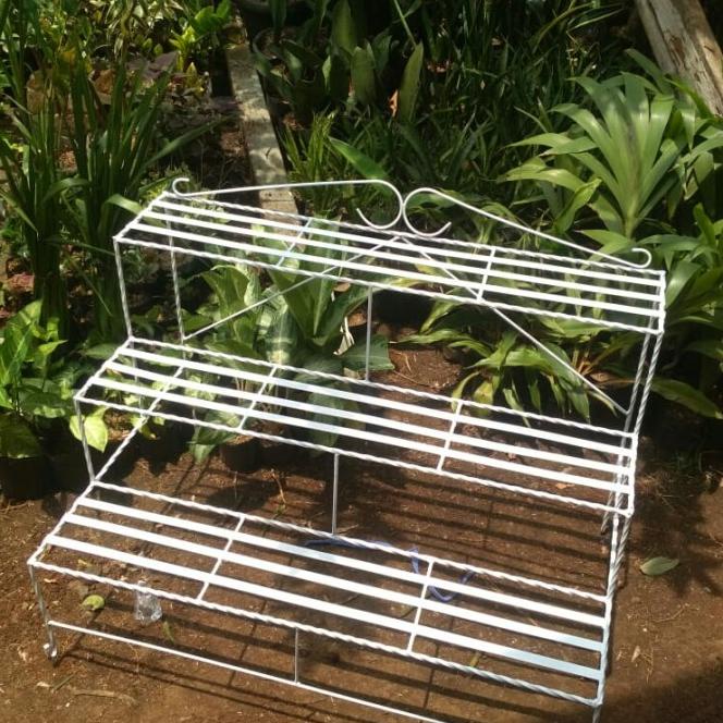 Rak Besi Tanaman Hias 3 Susun