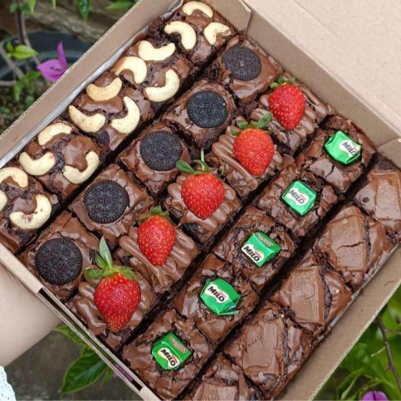 

Brownies Fudgy Dark coklat panggang 5topping premium 20*20/brownis panggang/hampers lebaran/brownis