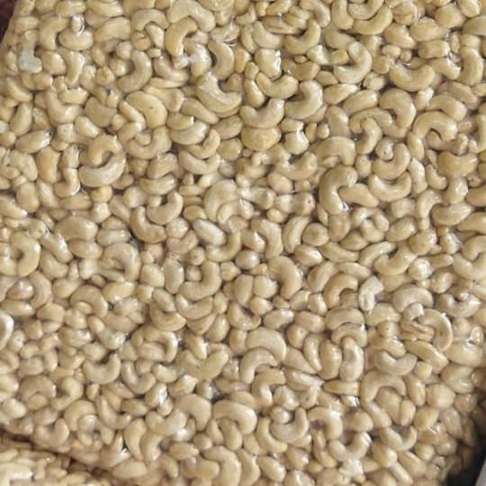 

KACANG MEDE / METE / CASHEW NUTS IMPORT / KACANG MEDE / 500 GRAM