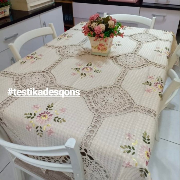taplak meja makan rajut