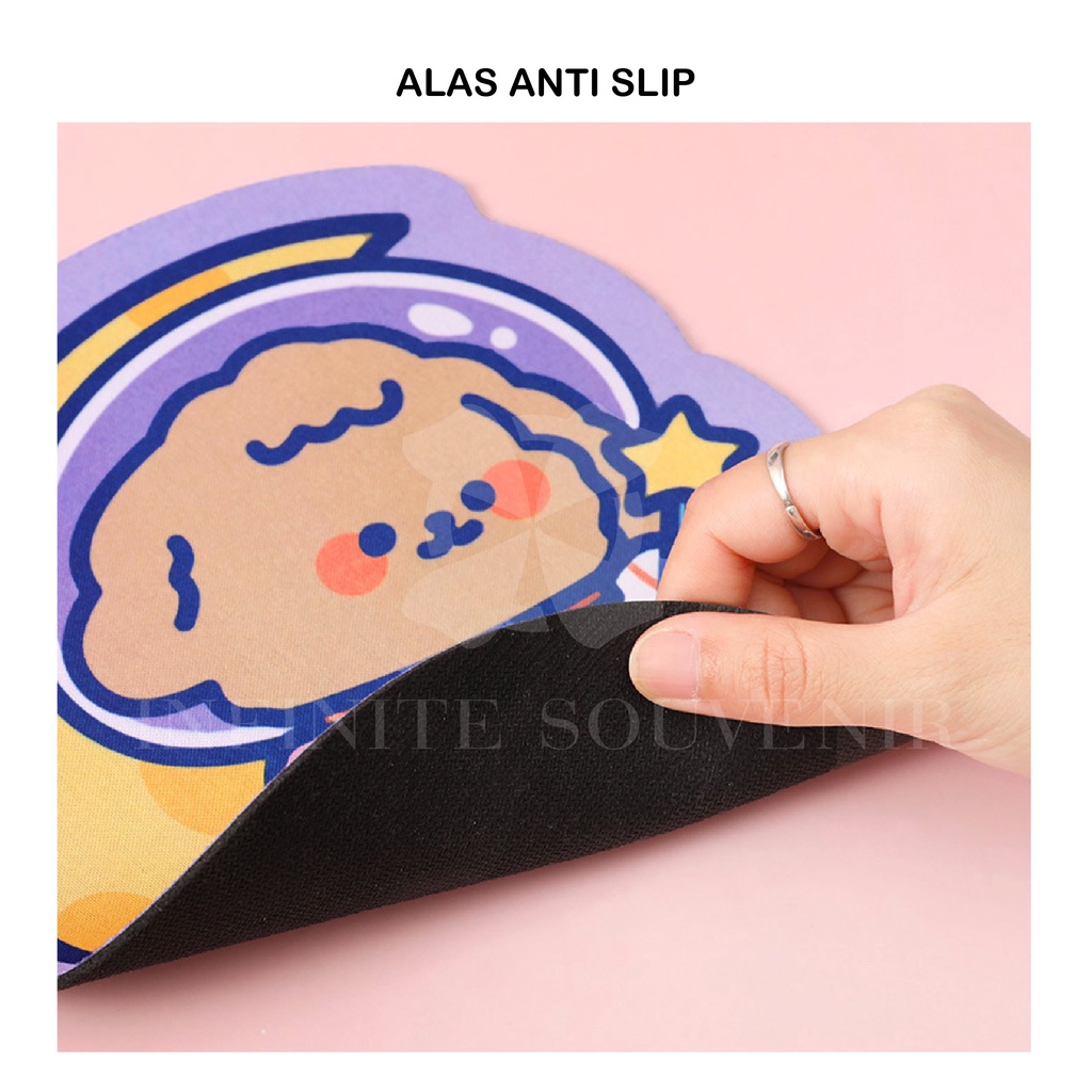 Mouse Pad Anti Slip Gambar Karakter Lucu / Tatakan Mouse Astronot Universe / Aksesoris Komputer atau Laptop / Alas Mouse Bahan Halus Kawaii