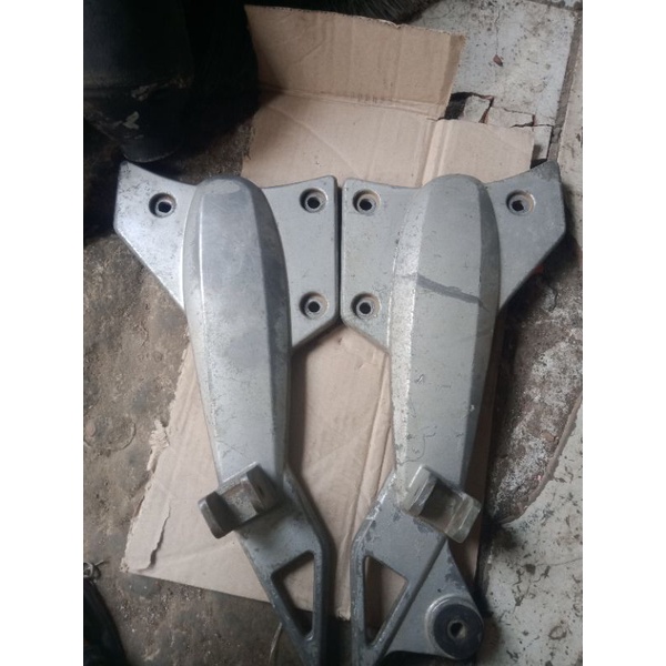 bustep belakang kanan kiri motor  kawasaki kze beled bekas copotan motor original