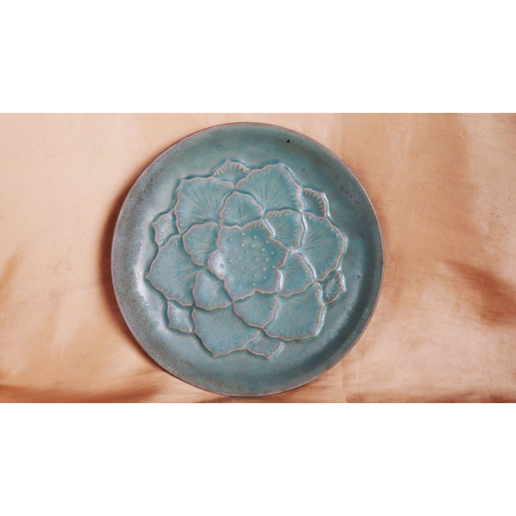 piring celadon keramik antik Song dynasty A guan blooming lotus plate 21 cm D  ming dynasty  citylif