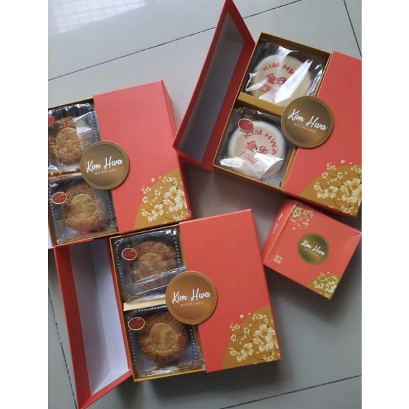 Kim Hwa Classic Mooncake PER BOX ISI 4 - KACANG TERATAI TELUR