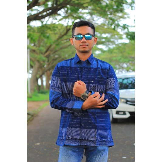 Kemeja pria lengan panjang motif garis horizontal warna navy size jumbo