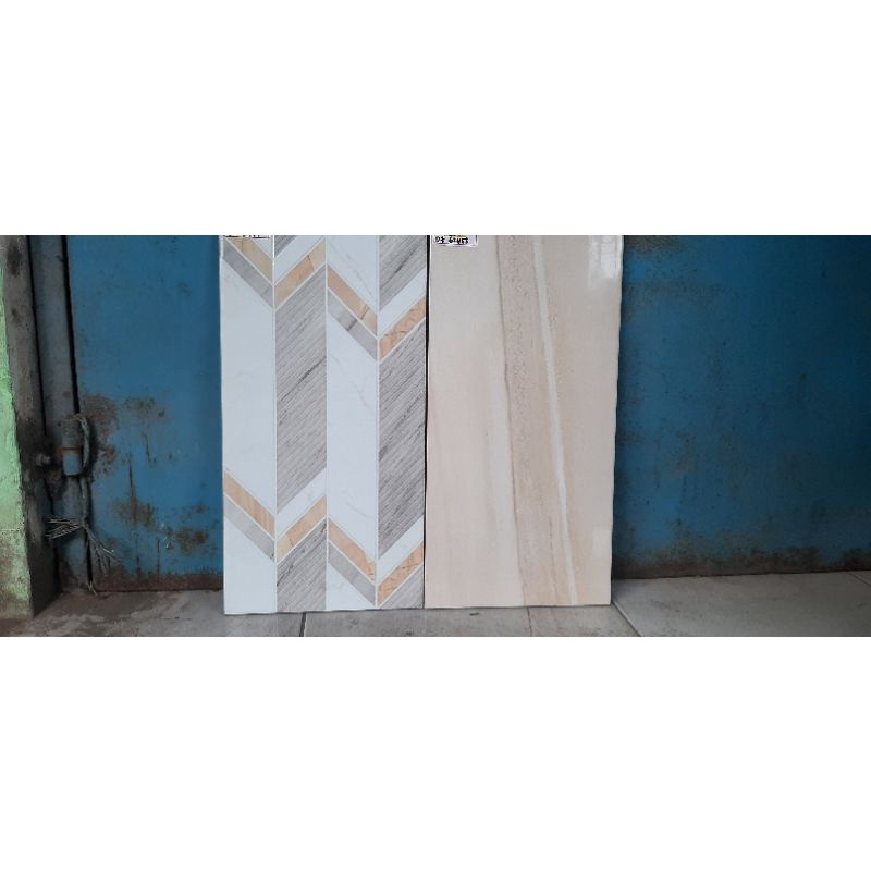 KERAMIK 60X30 DINDING MERK IKAD  ISI 6 1.08MTR