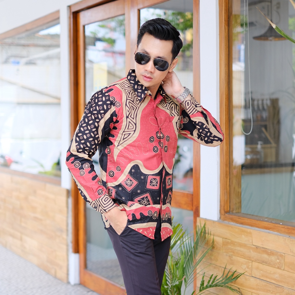 ARYA WIGUNA MERAH KEMEJA PRIA BATIK ATASAN PRIA BAJU BATIK LENGAN PANJANG LAPIS FURING KATUN PREMIUM