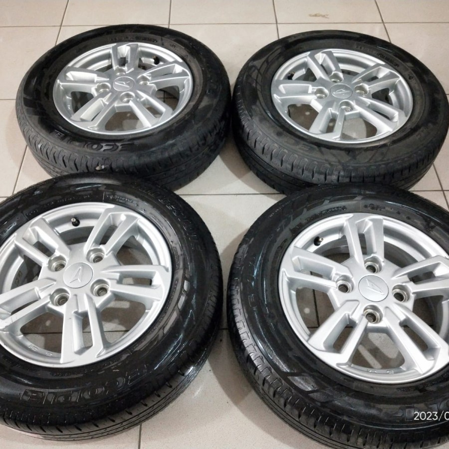 Velg Mobil Bekas Ring 14 Lubang 4 STD XENIA R14X5 4X114,3 ET45 BAN 185 70 R14