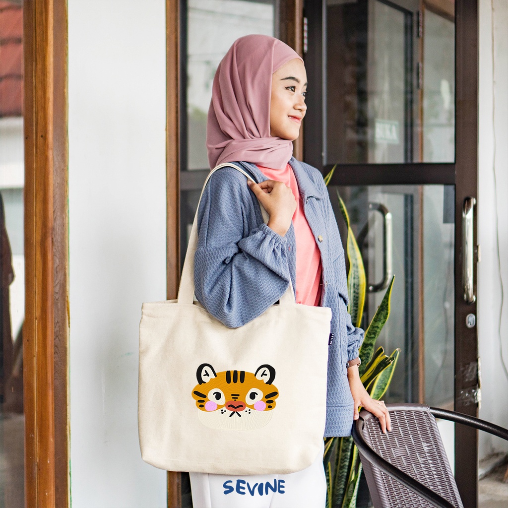 Sevine Tote Bag Kanvas Emily Resleting Kantong Tas Wanita Kuliah Totebag Vintage Kerja Aesthetic - JD