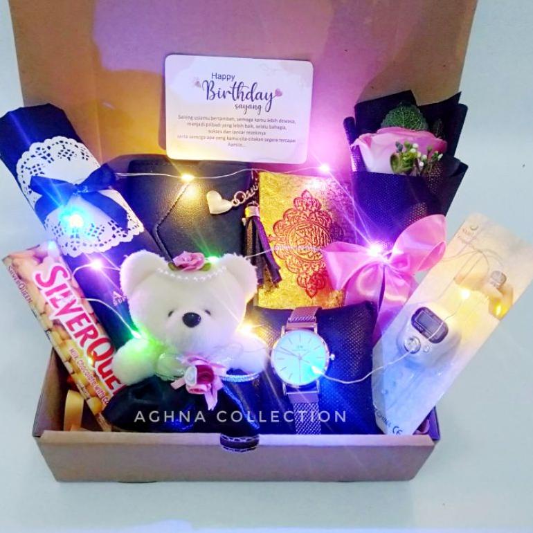 

Hampers Kado Ulang Tahun Cewek Anniversary Wisuda Valentine Natal Imlek Wedding Pacar Sahabat Hijab Pernikahan Promo Best Seller!