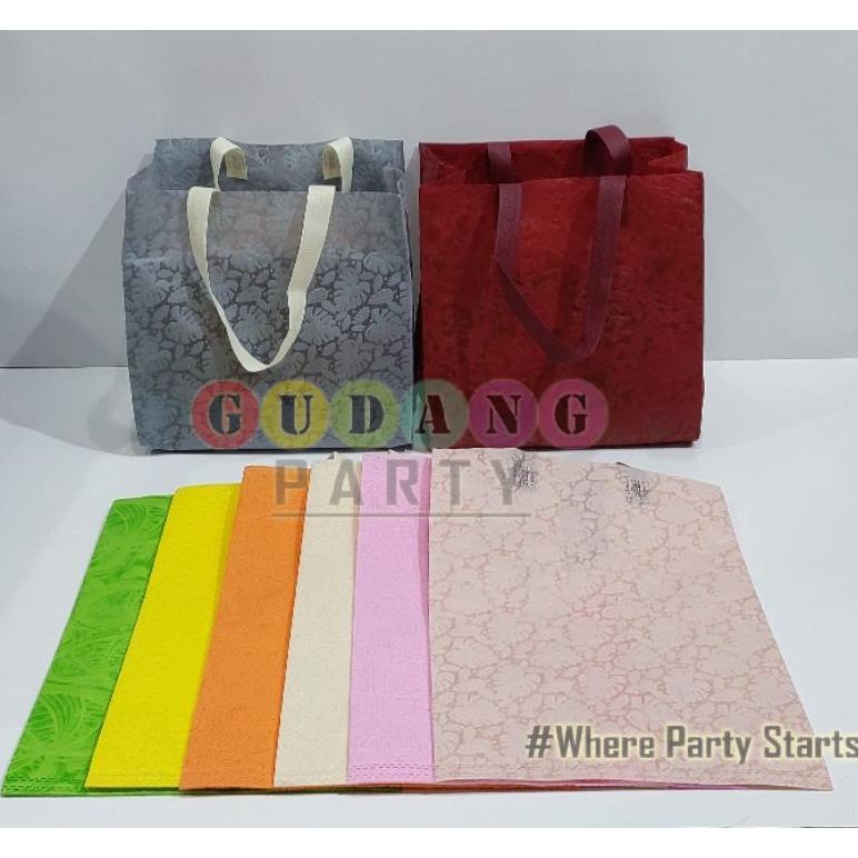 

Spunbond Hsh 24 Embos/Spunbond Embos/Goody Bag/ Tas Souvenir/Tas Bingkisan/Handle Bag Promo Best Seller!