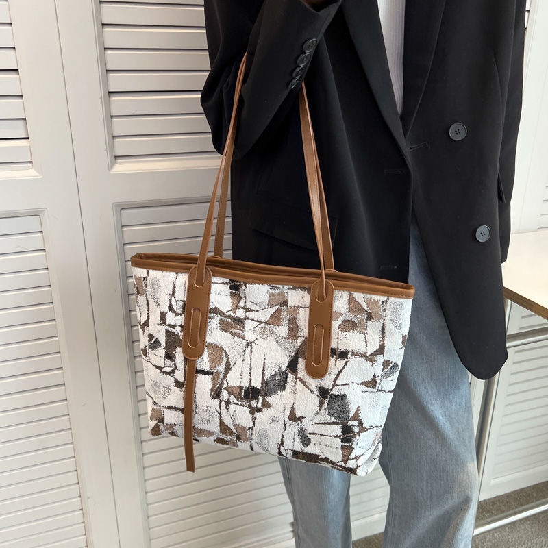 Sera Net Merah Tas Besar Wanita 2023 Baru Fashion Niche Komuter Tas Bahu Kapasitas Besar High-End Rasa All-Match tote Bag