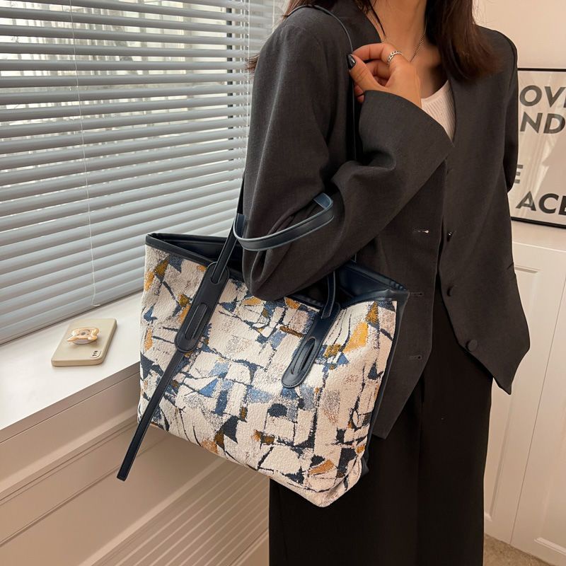 Sera Net Merah Tas Besar Wanita 2023 Baru Fashion Niche Komuter Tas Bahu Kapasitas Besar High-End Rasa All-Match tote Bag