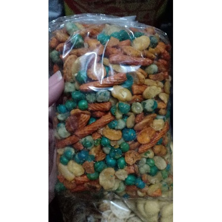 

kacang campur 250 gr