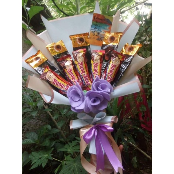 

Buket snack/ buket coklat/ buket anniversary/ buket ulang tahun/ hadiah/ buket valentine