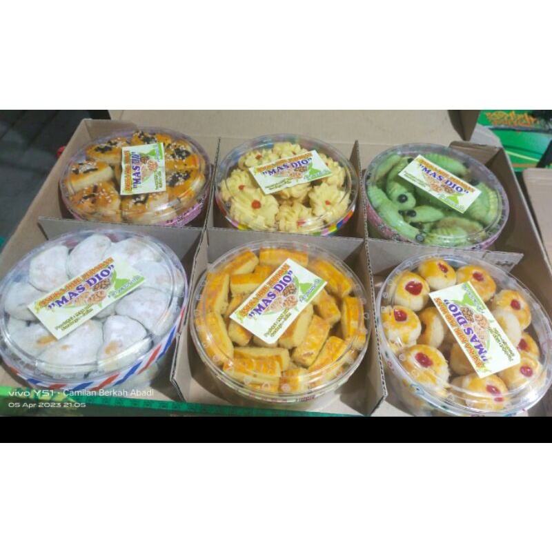 

PARCEL KUKER HAMPERS LEBARAN MURAH !!!! ISI 4 TOPLES FREE BOX, PITA DAN KARTU UCAPAN