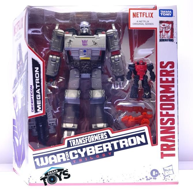 Megatron Transformers Netflix War for Cybertron Trilogy Voyager Class