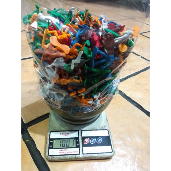 1 kilo mainan tentara warna//tentara warna kiloan