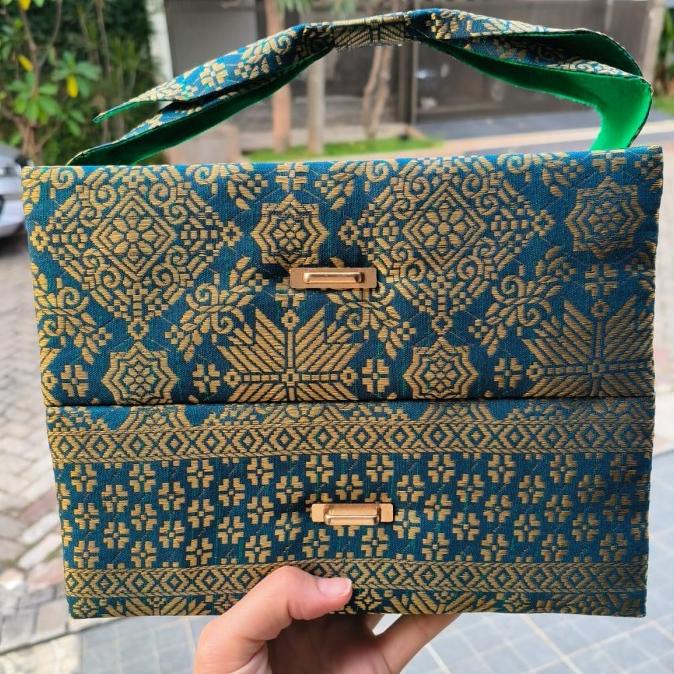 

~@~@~@~@] Box Hampers Idul Fitri/Lebaran Laci 2 Susun, Muat 4Toples hardtop 112