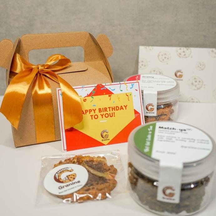 

Hampers /Gift Box /Bundle - Oat Cookies / Kue 2 jar + FREE Card + Pita