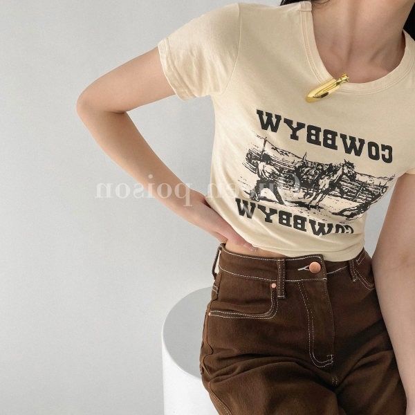 Red T-shirt Lengan Pendek Bahu Depan Wanita Ins Musim Panas 2022 Baru Slim Fit Hot Girl Desain Pendek Pure Desirion Top