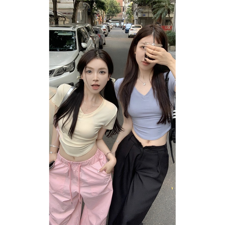 Red V-Leher Lengan Pendek T-shirt Wanita Musim Panas Baru Murni Keinginan Pakaian Dalam Tidak Teratur Pendek Bagian Slim Slim Putih bottoming Top