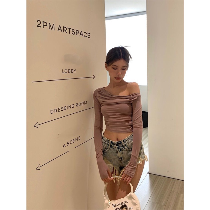 Red Hitam Satu Bahu Lengan Panjang T-shirt Wanita Musim Gugur Gadis Panas Rasa Desain Niche Murni Keinginan Ketat dan tipis Pendek Top