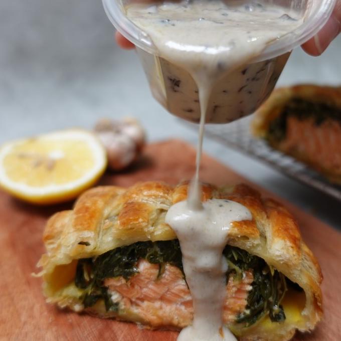 

Promo Salmon Wellington / Salmon En Croute Truffle Mushroom Sauce - Medium