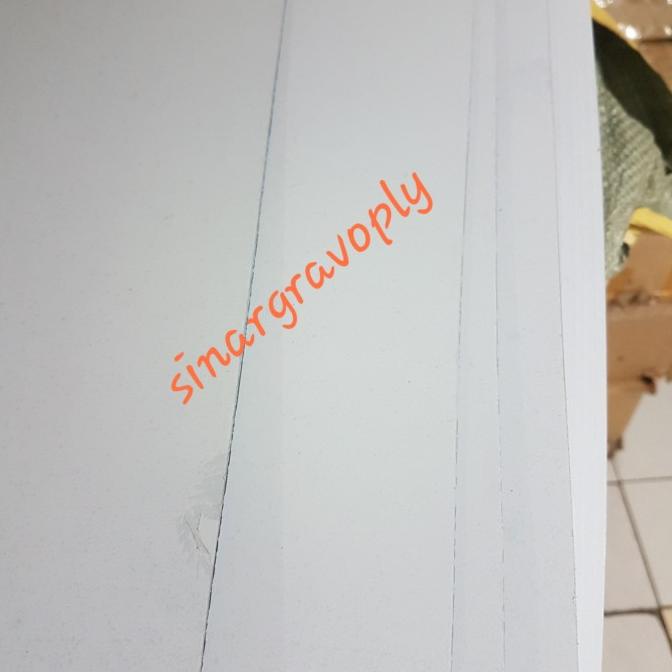 

gravoply putih teks hitam bahan gravir nmtag 120cm x60 cm tebal 1.5ml