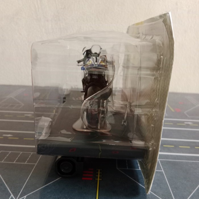 Promo Diecast Motogp Yamaha Yzr-M1 V. Rossi Wc 2009 Skala 18 By Leo Models Terlaris
