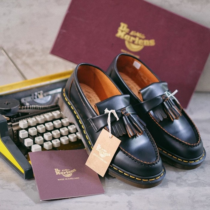 Terlaris Dr Martens Adrian Loafer Tassel Vintage Black, Quilon Leather, England