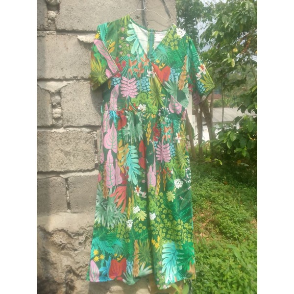 booked cottonink x ayang cempaka green jugle midi dress