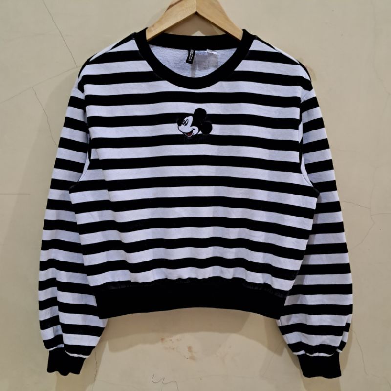 Crewneck Divided H&M x Disney salur motif bordir bahan babyteri