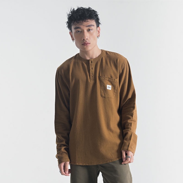 FMC Kaos Lengan Panjang Pria Kancing Half Button Pocket Casual Outfit Warna Coklat 050323