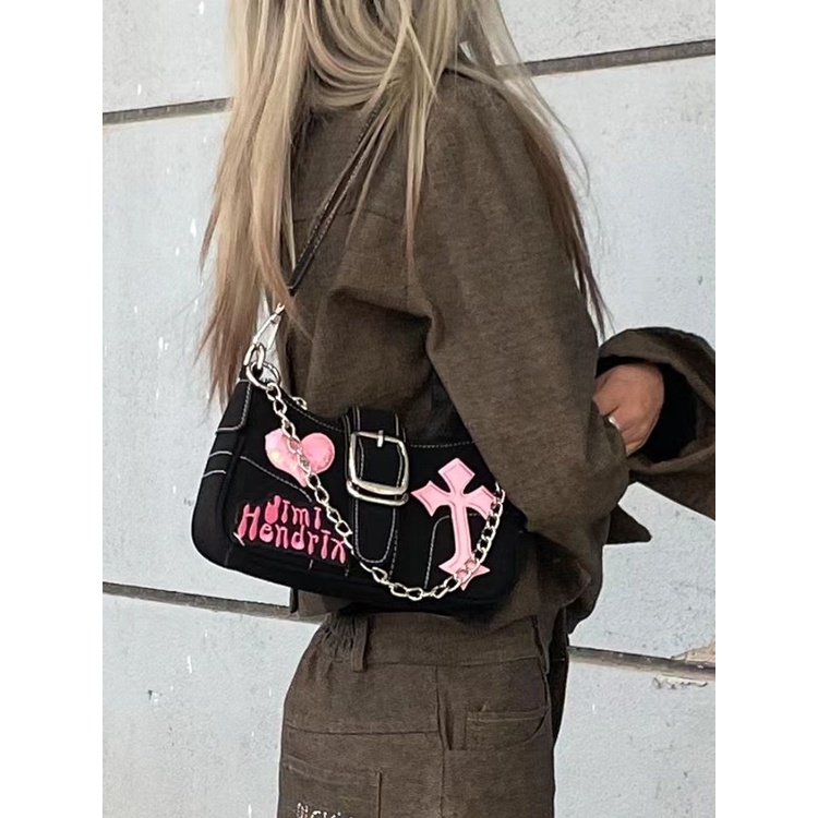 Red 2023 miring satu bahu ceruk rasa desain retro high-end manis keren hot gadis tas merah muda ketiak tas musim panas